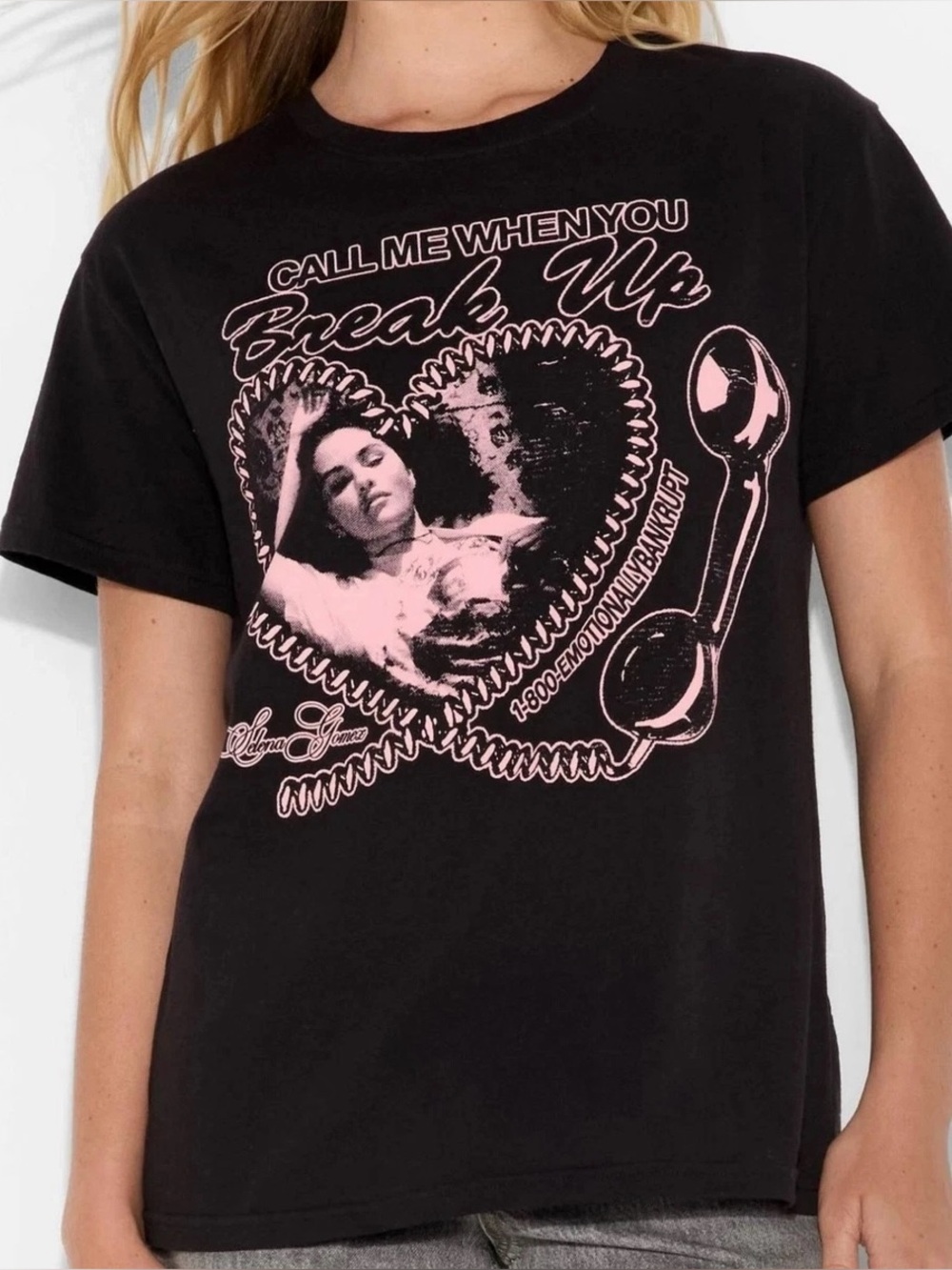 T96 NEW Selena Gomez "Call Me When You Break Up" Graphic T-shirt - Size: Medium